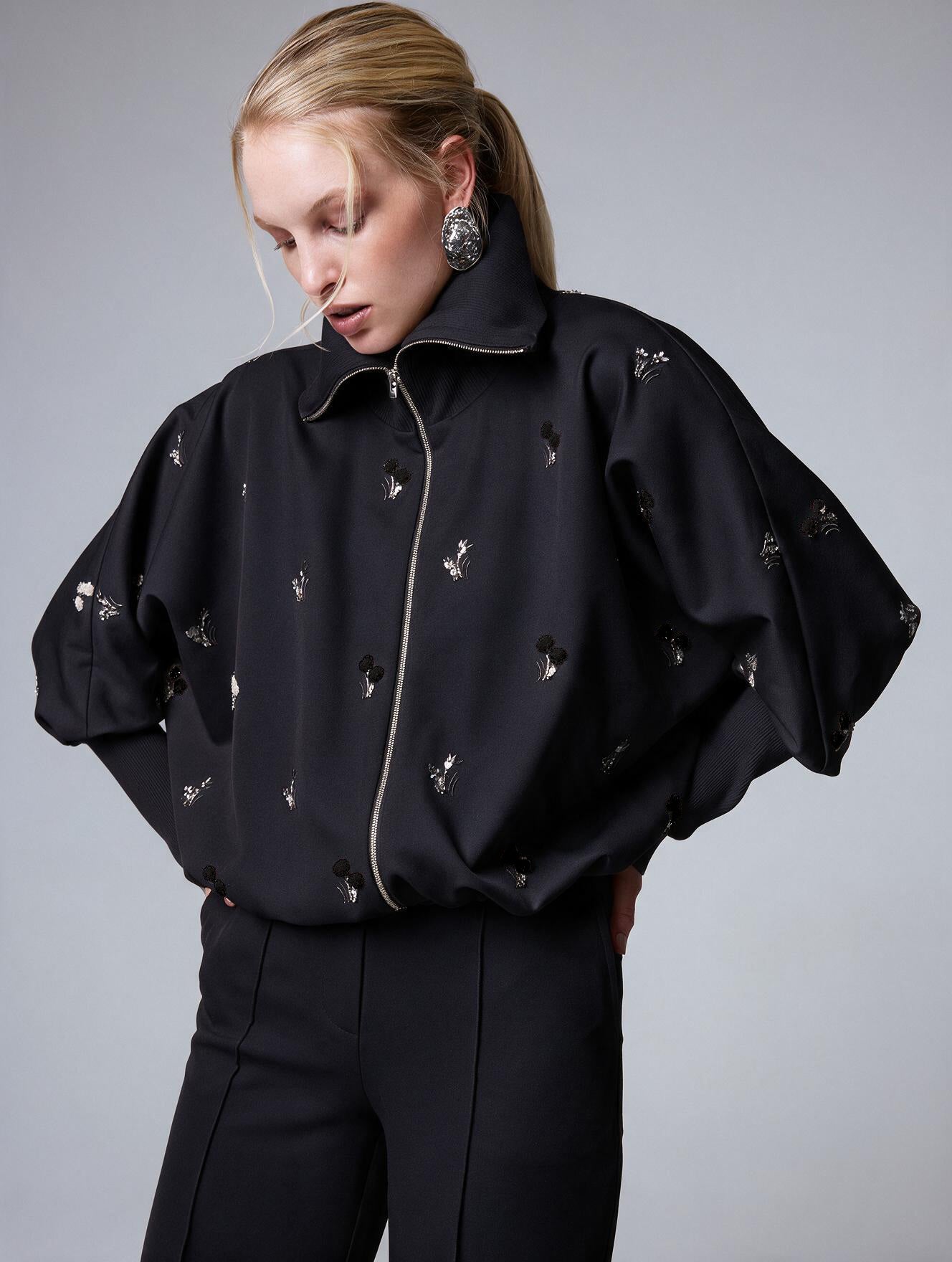 NINA TAKIM